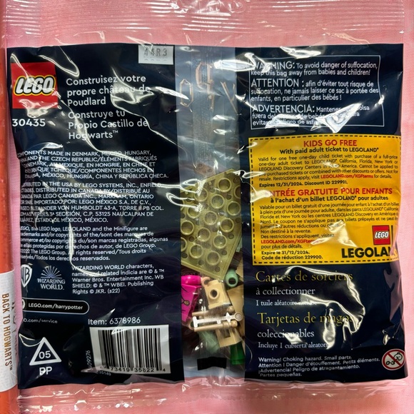 Harry Potter Hogwarts Wizarding World Journal + Hogwarts Lego Set - Picture 6 of 6